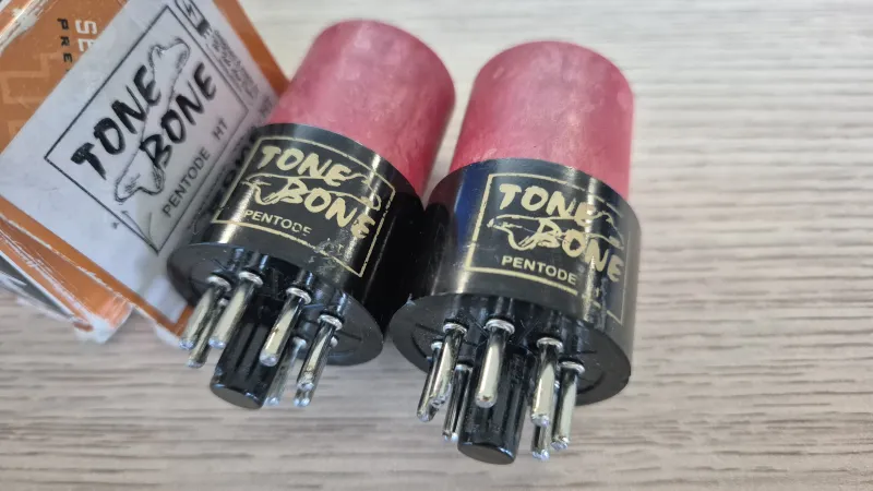TAD T-Bone Pen-tone konverter 6L6 > EL84 foglalat Elektroncső