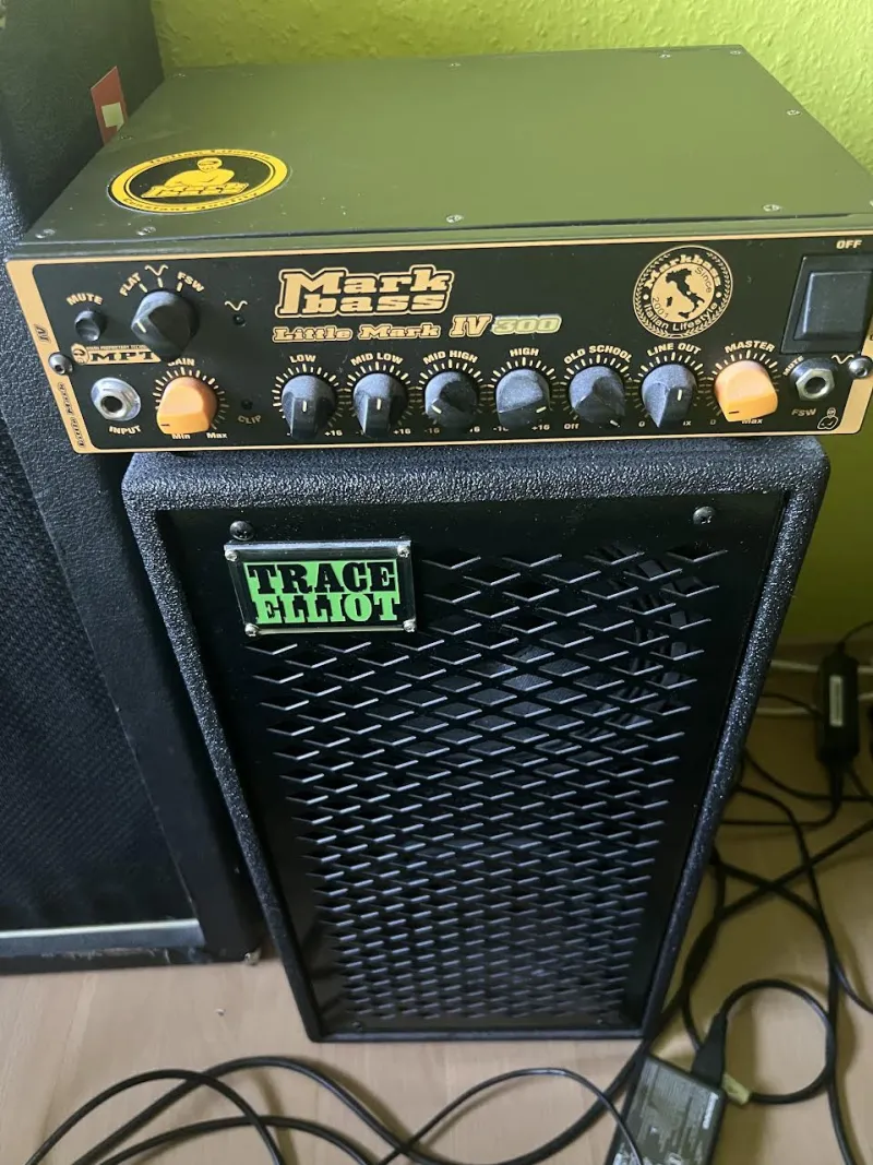 Trace Elliot Trace 208 Box Bass amplifier head and cabinet