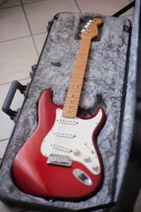 Fender AMERICAN STANDARD STRATOCASTER 1995 CRIMSON BURST Fender AMERICAN STANDARD STRATOCASTER 1995 CRIMSON BURST