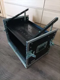 Robust C8U 400 19 400mm, flight case keverős