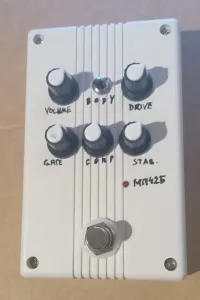- Fazzgyár klón Fuzz - Tibor Gacs [September 7, 2025, 3:11 pm]