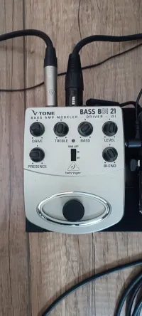Behringer Bdi21 sansamp bass di másolat