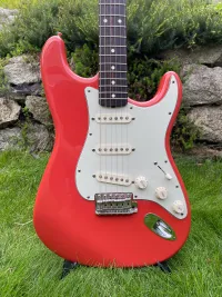 Fender American Vintage 62 stratocaster Fiesta Red 1999 Electric guitar - TORAC [Today, 5:05 pm]