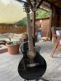 Ibanez AEGE8-BK ,  keménytokban