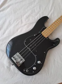 Iván Attila Precision Bass