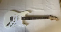 Squier Bullet Strat Guitarra eléctrica - Halper László [Today, 4:49 pm]