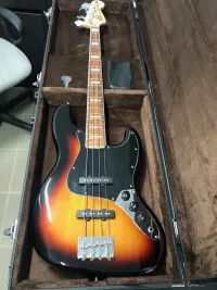 Fender VINTERA  70s  Jazz Bass
