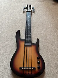 Harley Benton Basszus Ukulele
