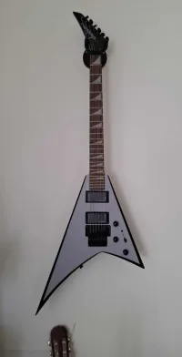 Jackson Flying V Electric guitar - synko [Today, 9:44 pm]
