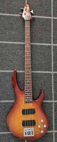Peavey International series bass