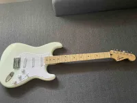 Squier Sonic Strat HT Arctic White