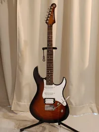YAMAHA Pacifica 212V QM