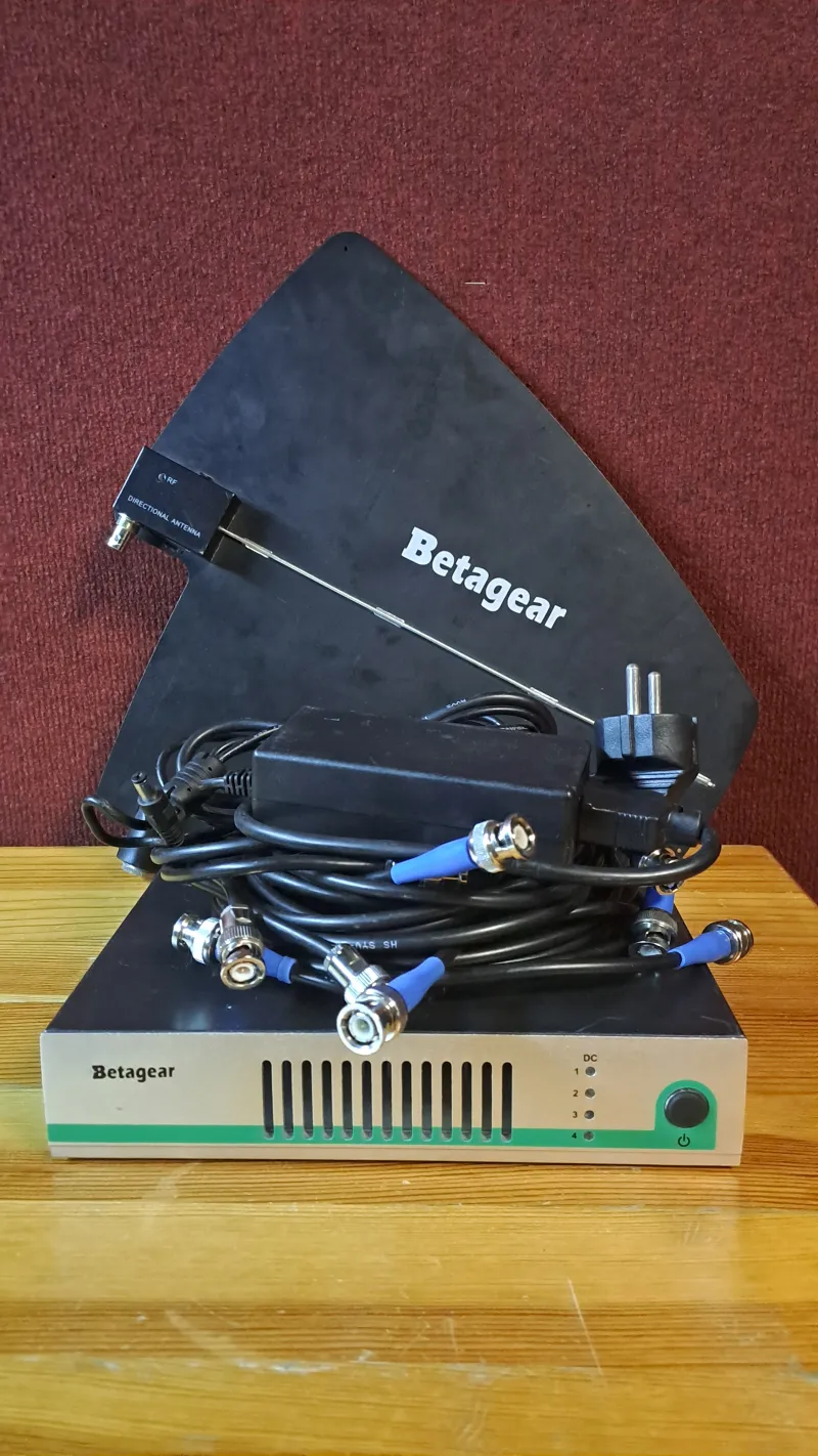 - Betagear AC3  jelösszegző és lapantenna In-ear monitor