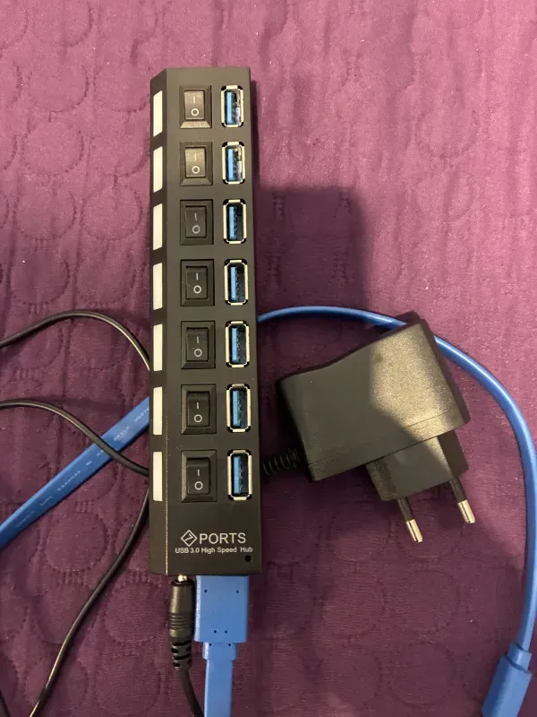 - USB 3.0 HUB elosztó, 7 port Dielce
