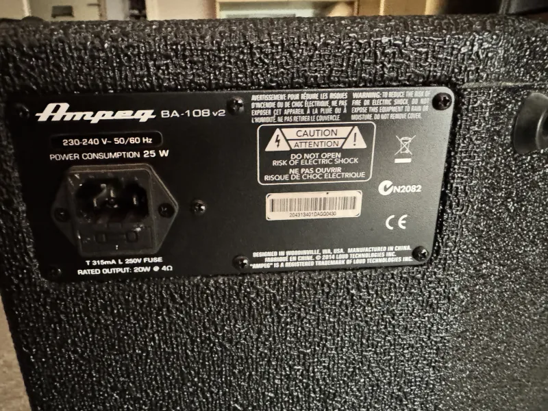 Ampeg BA-108 Bass box