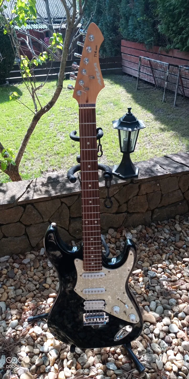 ARIA 714 Series E-Gitarre