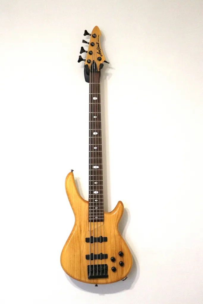 Aria Pro II Avante Bass Bass Gitarre
