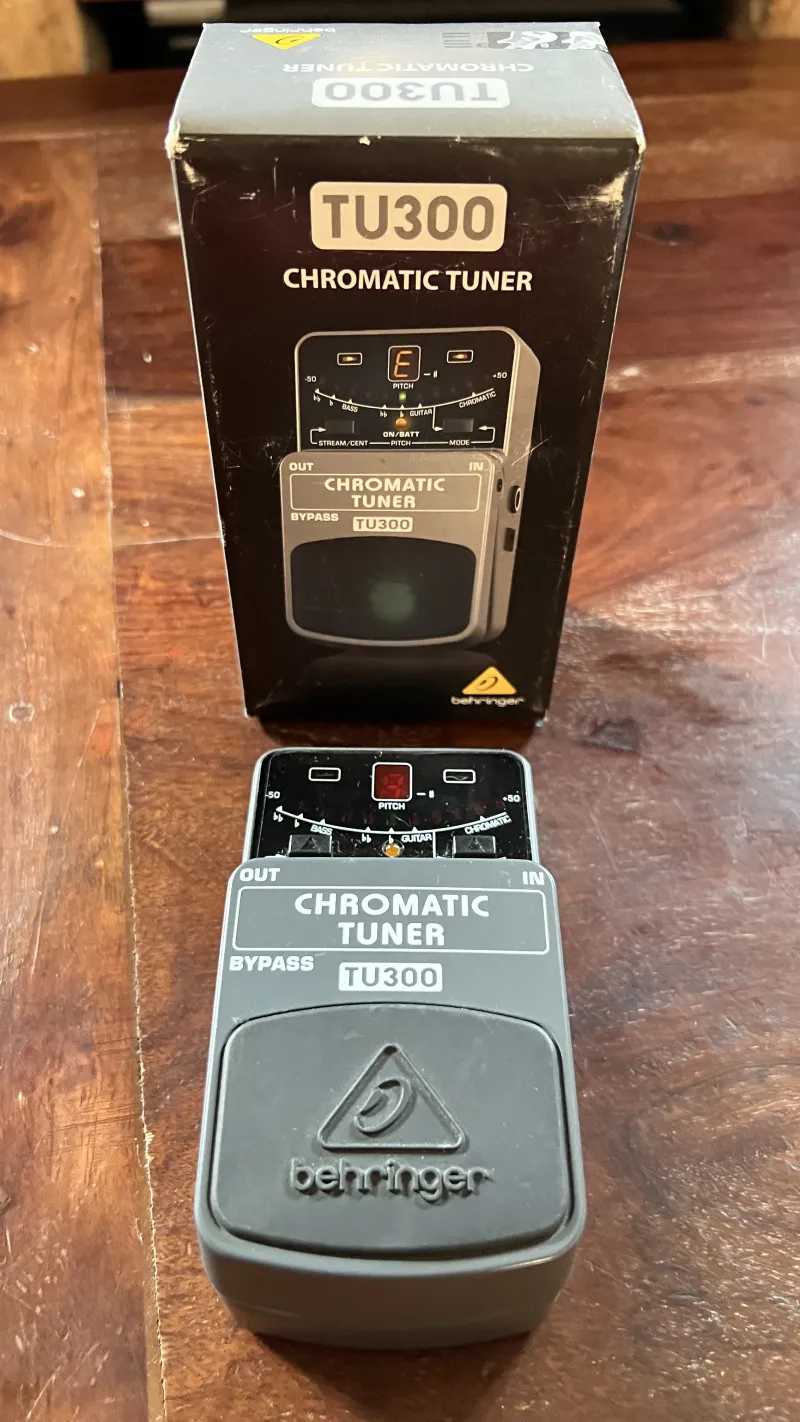 Behringer Tu300 hangoló Pedál