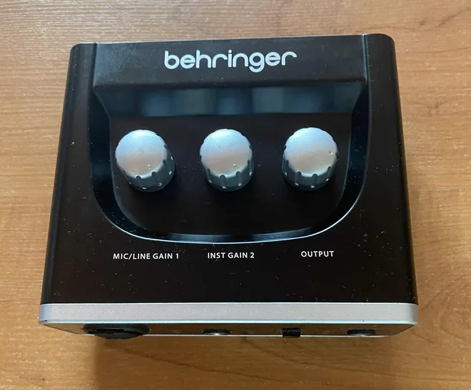 Behringer UM 2 Tarjeta de sonido externa