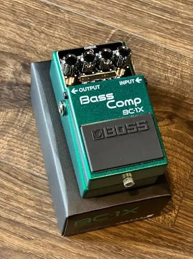 BOSS BC-1X kompresszor pedál basový kompresor