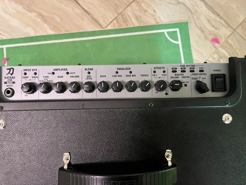 BOSS Katana Bass 210 Combo de bajo