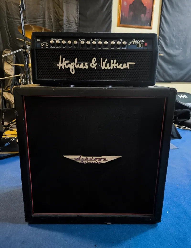 Hughes&Kettner Attax 100 Cabezal de amplificador de guitarra