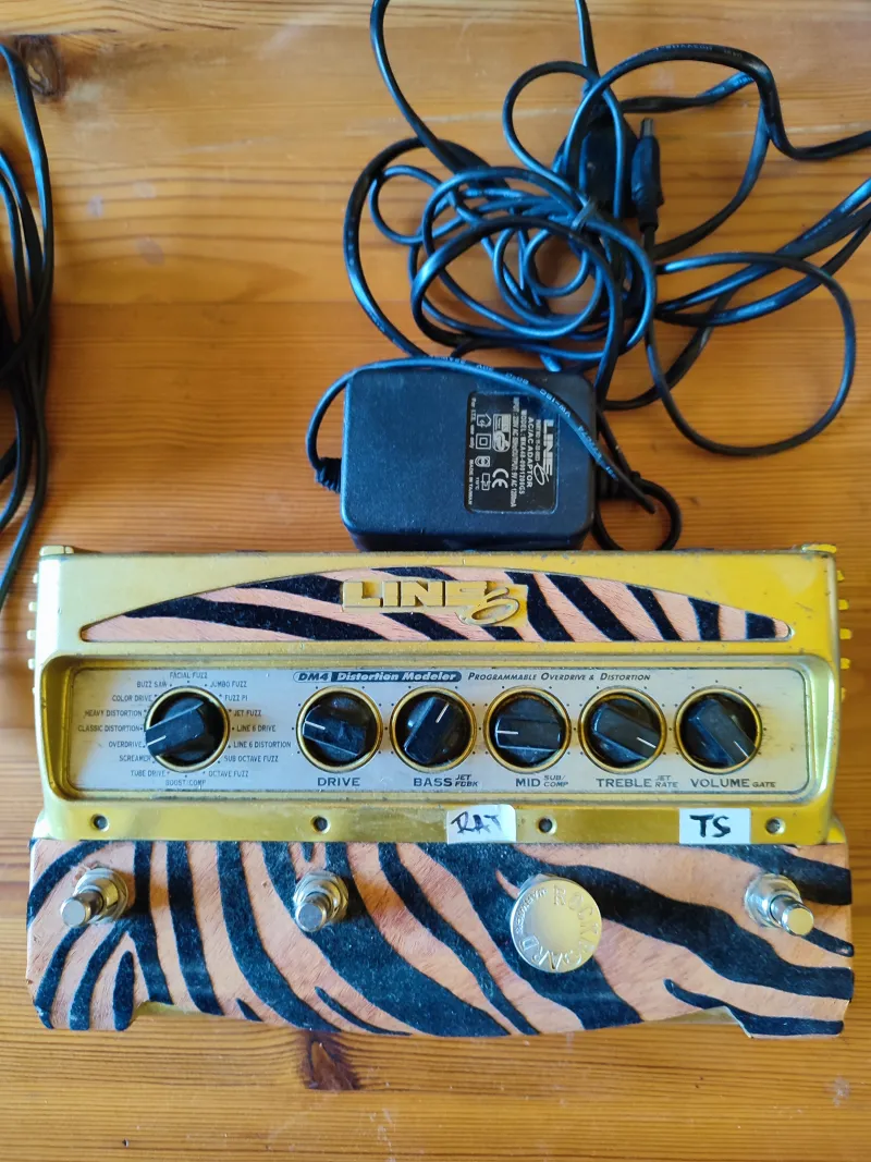 Line6 DM4- distortion modeller Multiefekt