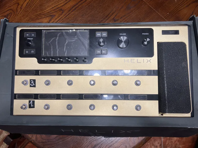 Line6 Helix Multi-effect processor