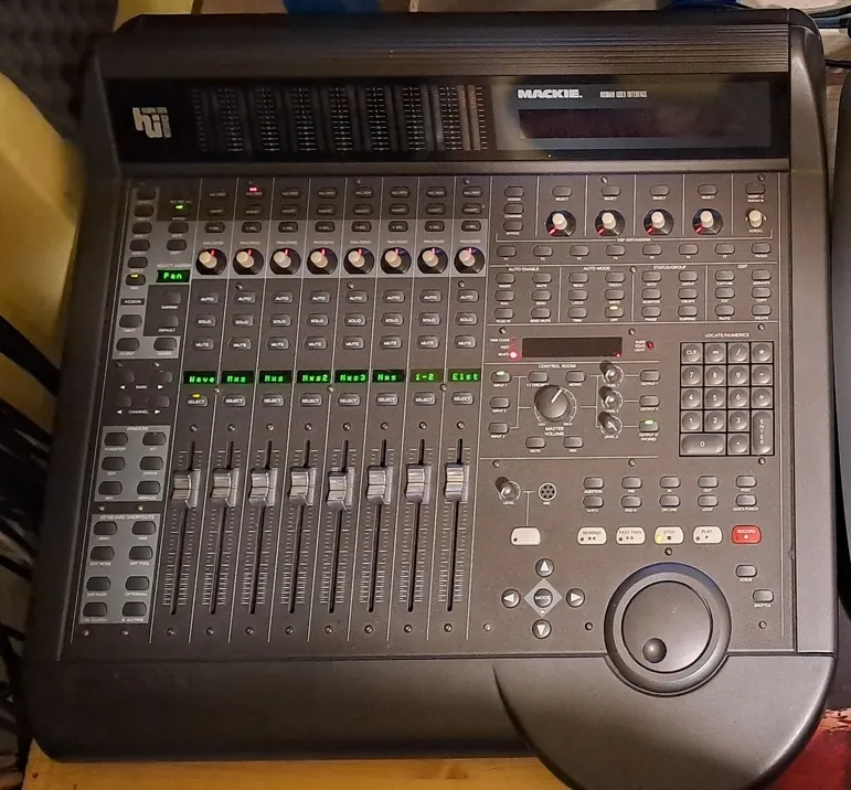 Mackie HUI MIDI rozhranie