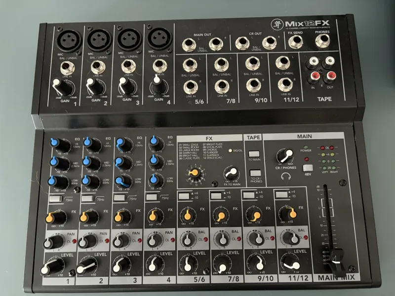 Mackie Mix12FX Miešačka
