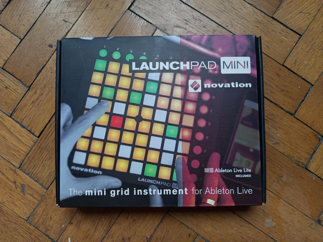 NOVATION Launchpad mini Controlador MIDI