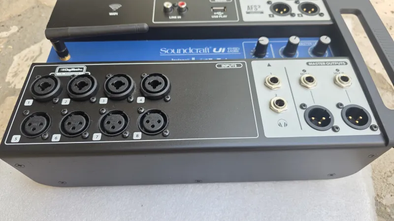 Soundcraft Ui12 Miešačka