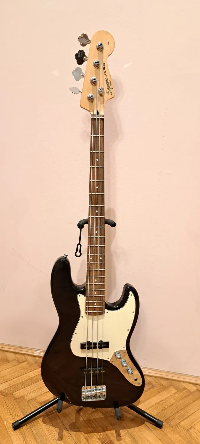 Squier Standard Jazz Bass Bass guitar