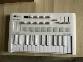 Arturia MiniLab 3 Alpine White MIDI klávesnica - Nádor Iván [October 1, 2025, 11:49 am]