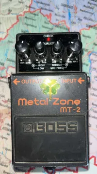 BOSS MT-2 Torzító