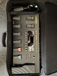 BOSS GT 100 V2 hordtáskával BOSS GT 100 V2 hordtáskával