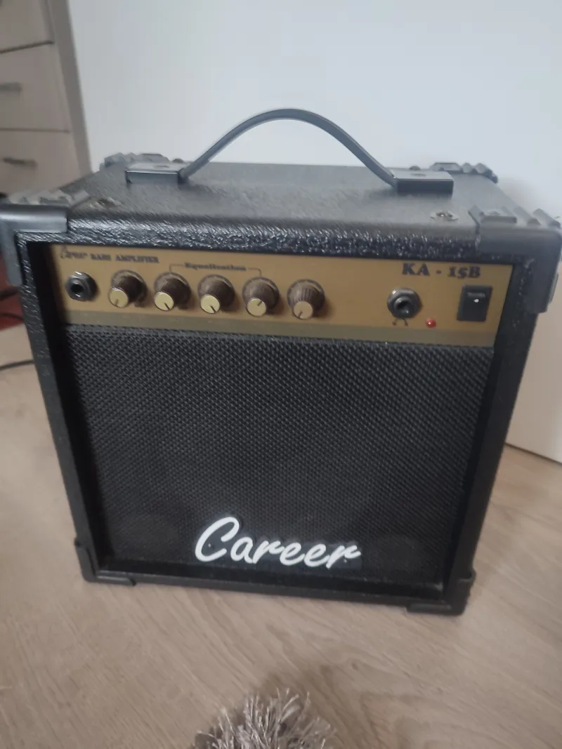 -  Basszusgitár kombó -  Basszusgitár kombó
