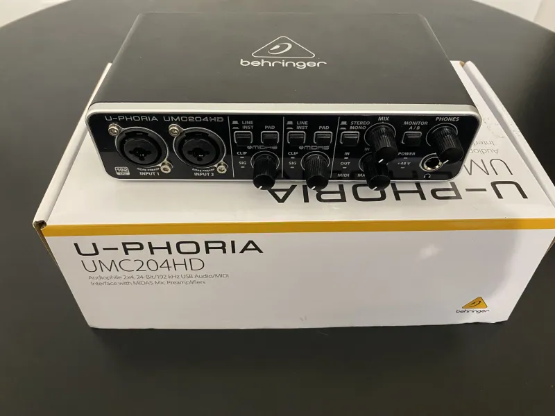Behringer UMC 204 HD Hangkártya Behringer UMC 204 HD Hangkártya