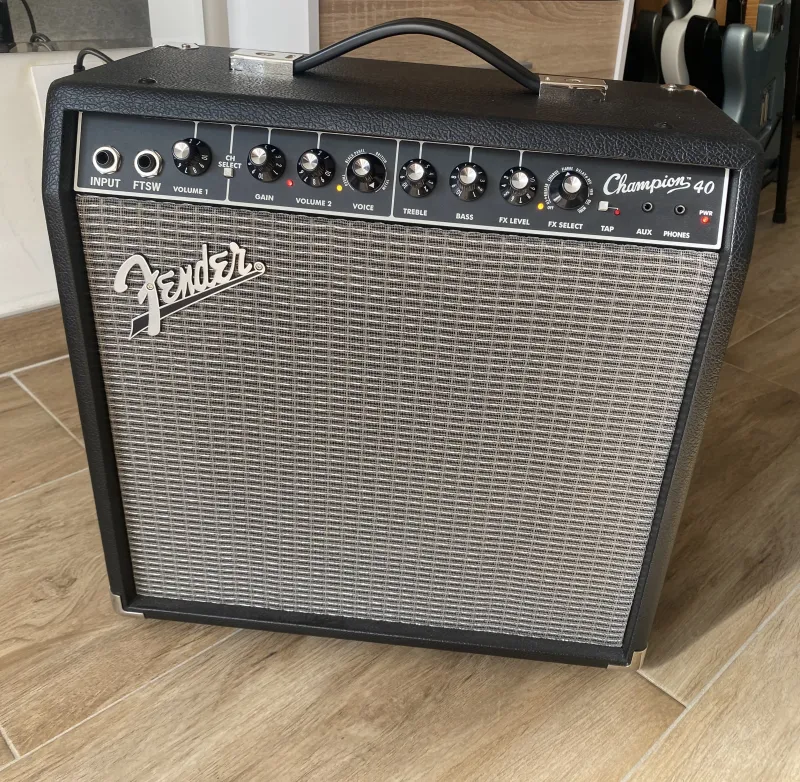 Fender Champion 40 Gitárkombó Fender Champion 40 Gitárkombó