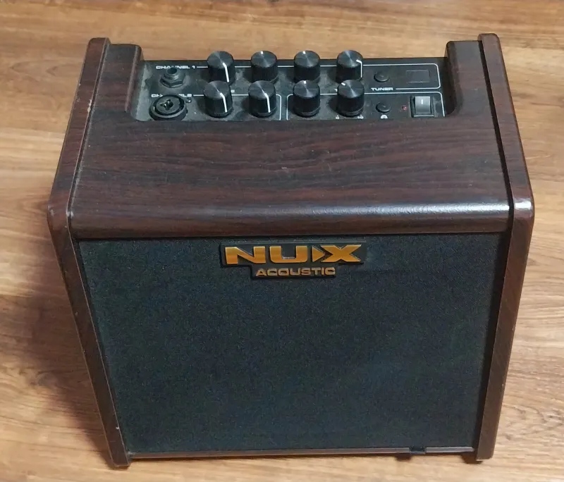 Nux Ac25 Akksis Kombó Kombinovaný zosilňovač pre gitaru Nux Ac25 Akksis Kombó Kombinovaný zosilňovač pre gitaru