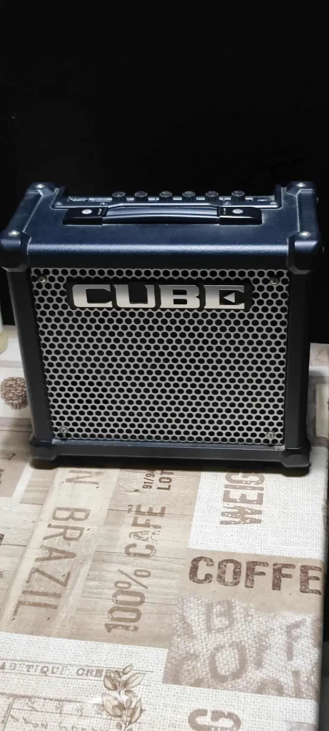 Roland CUBE 10GX Gitárkombó Roland CUBE 10GX Gitárkombó