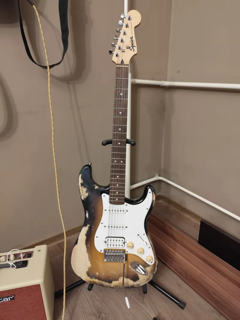 Squier Bullet Guitarra eléctrica Squier Bullet Guitarra eléctrica