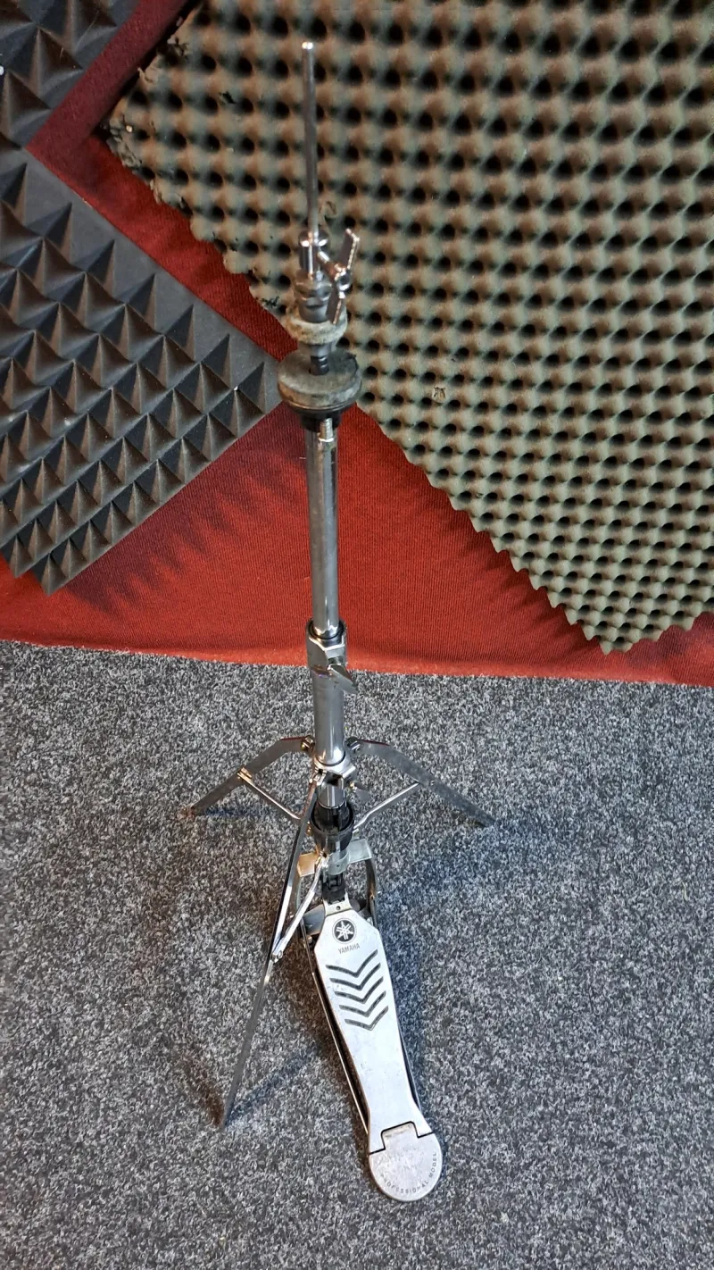 YAMAHA HS740 Professional Model Lábcinállvány