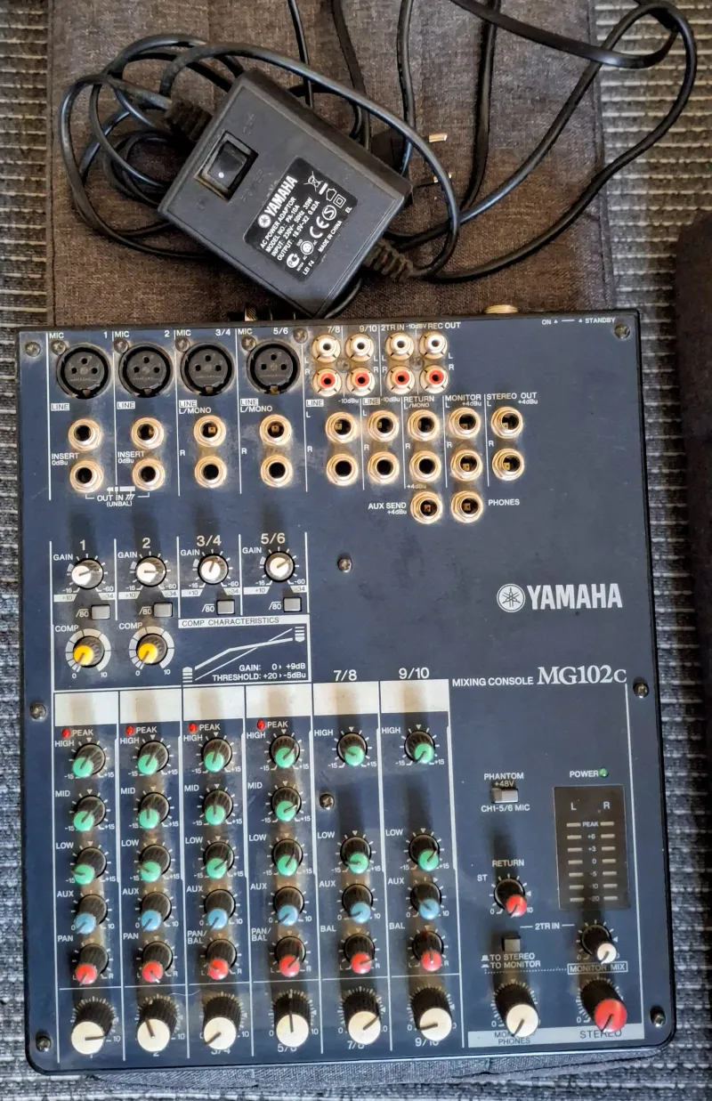 YAMAHA MG102c Keverőpult YAMAHA MG102c Keverőpult