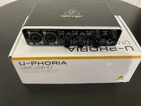 Behringer UMC 204 HD Behringer UMC 204 HD