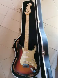 Fender Stratocaster Deluxe E-Gitarre - Roger Mooer [Today, 3:46 pm]