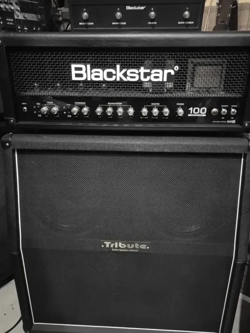 Blackstar ONE-100 amplificador a válvulas Blackstar ONE-100 amplificador a válvulas