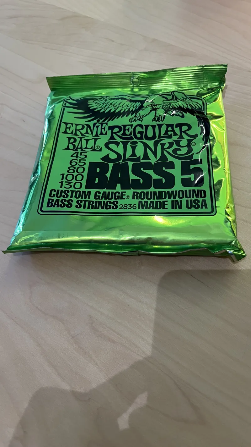 Ernie Ball 2836 Regular Slinky - 5 húros basszus Juego de cuerdas Ernie Ball 2836 Regular Slinky - 5 húros basszus Juego de cuerdas