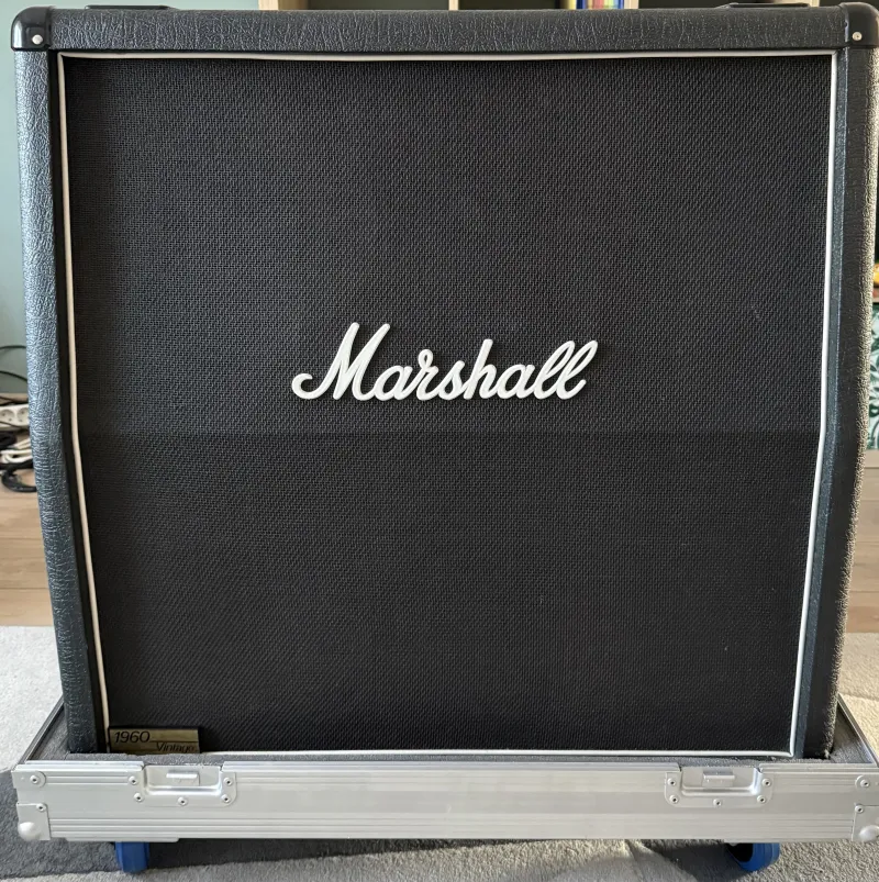 Marshall 1960AV Guitar cabinet speaker Marshall 1960AV Guitar cabinet speaker