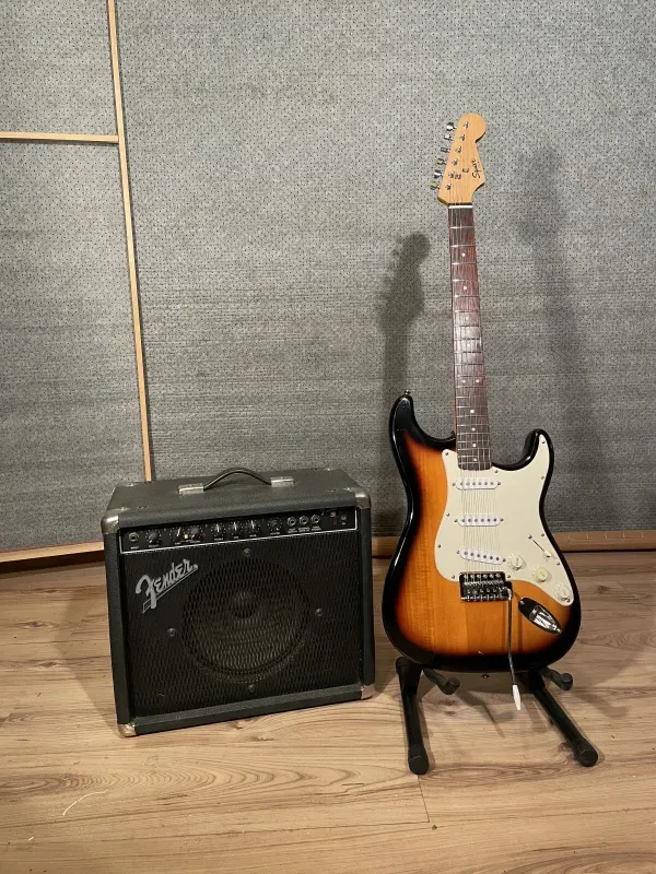 Squier Bullet Stratocaster SSS Guitarra eléctrica Squier Bullet Stratocaster SSS Guitarra eléctrica